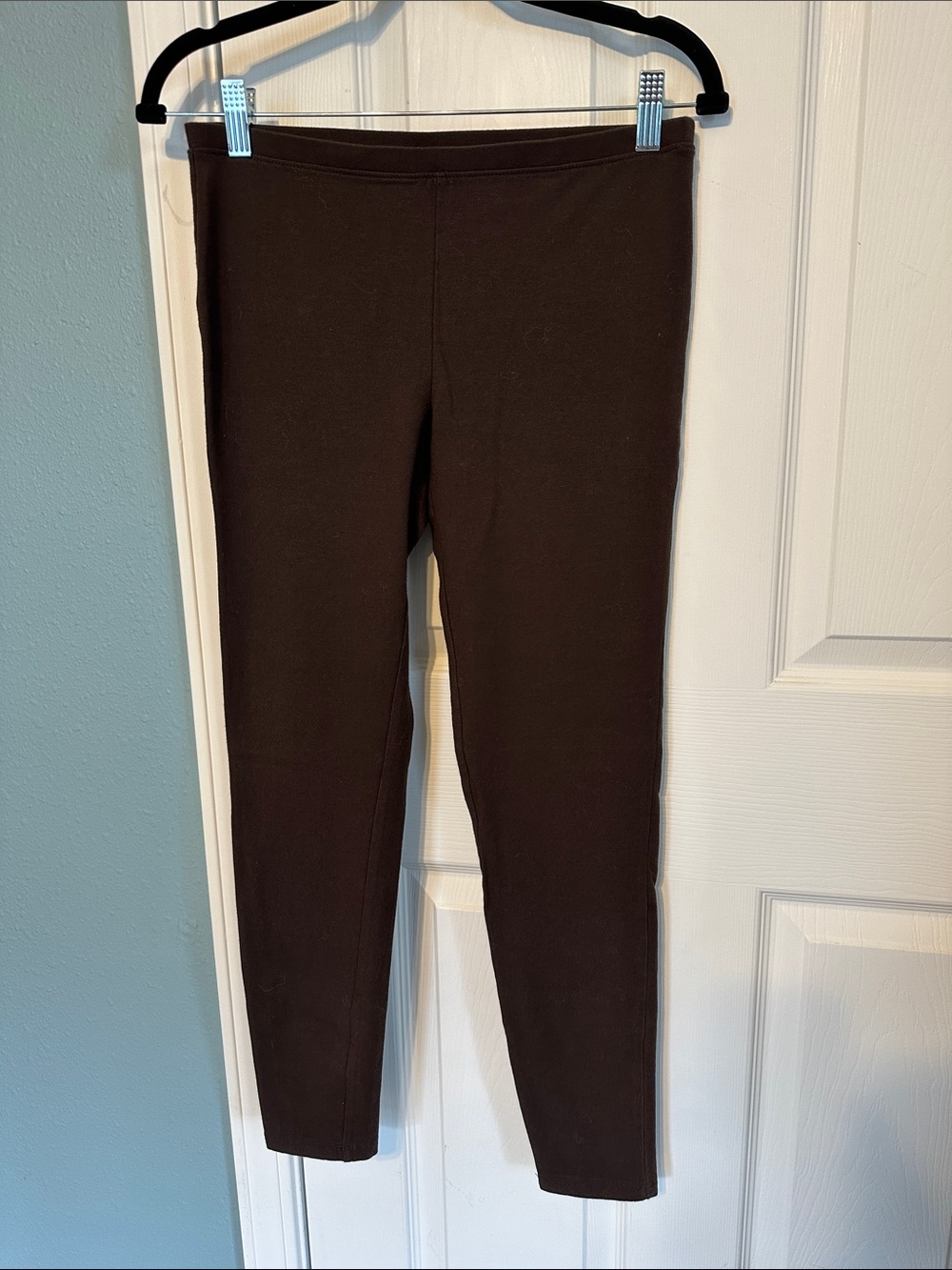 HUE Brown Leggings Size Medium NWOT